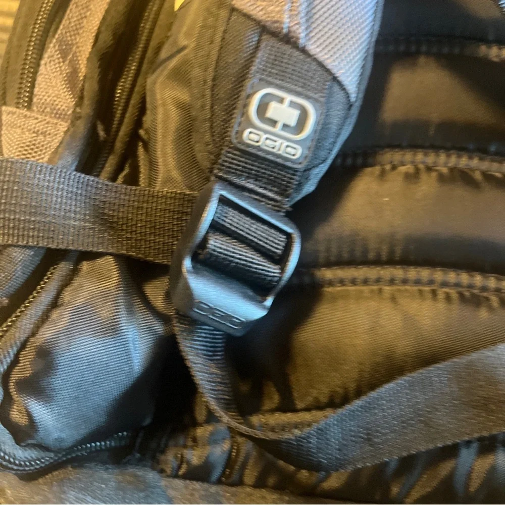 OGIO Metro Backpack  Excellent Gray Black - Picture 3 of 12